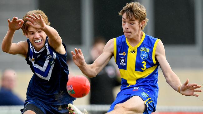 Toby Coleridge of Frankston District kicks. (Photo by Josh Chadwick)