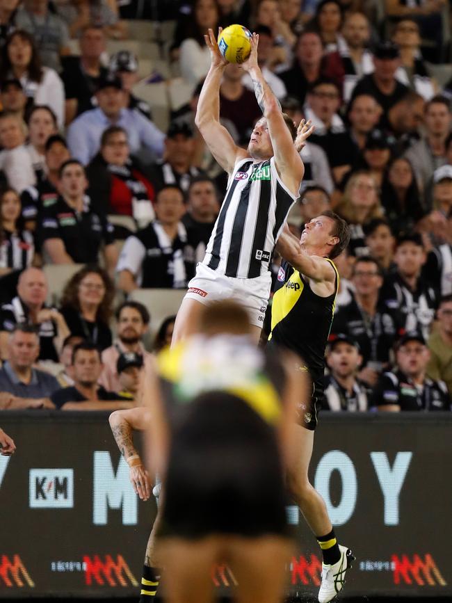 De Goey rips down a spectacular mark over Tiger Oleg Markov. Picture: AFL Photos