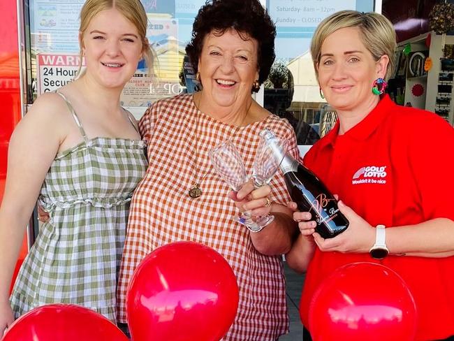 Monto Gold Lotto winner purchase ticket from Monto Newsagency (team pictured).