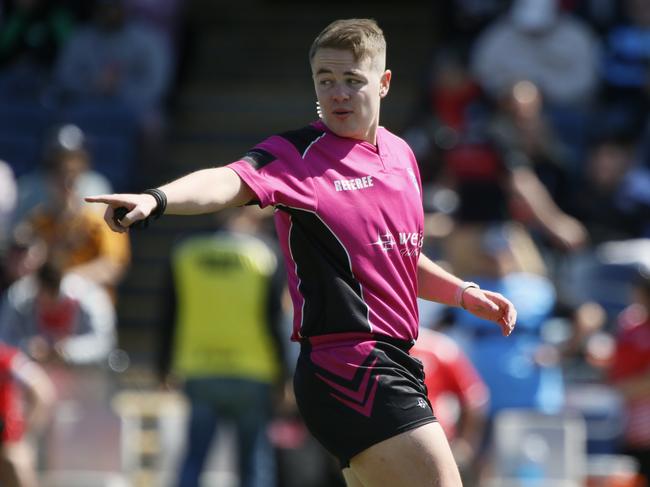 Under-18s Gold match referee. Picture Warren Gannon Photography