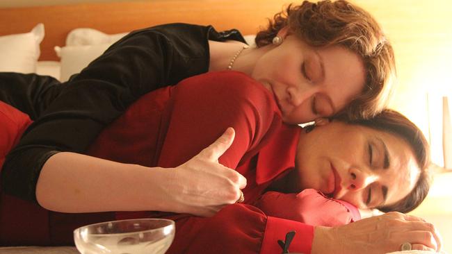 Miranda Otto and Glória Pires in a scene from the film Reaching For the Moon. Leap Frog flms.