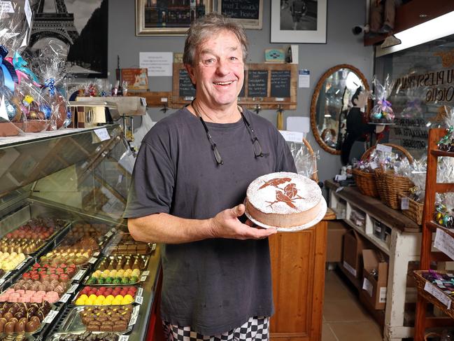 DAILY TELEGRAPH. APRIL 15, 2025. Pictured at Du Plessy Pralin & Otello Chocolates Patisserie in West Pymble today is owner Paul Adam with the signature Ã”JaponaiseÃ Bird Cake that has made them go viral. Picture: Tim Hunter.