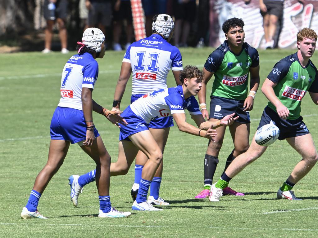 Evander Tafua passes out of dummy half. Picture: Martin Ollman