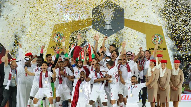 ABU DHABI, UNITED ARAB EMIRATES - FEBRUARY 01: Players of Qatar lifts the AFC Asian Cup trophy following their victory in the AFC Asian Cup final match between Japan and Qatar at Zayed Sports City Stadium on February 01, 2019 in Abu Dhabi, United Arab Emirates. (Photo by Francois Nel/Getty Images)