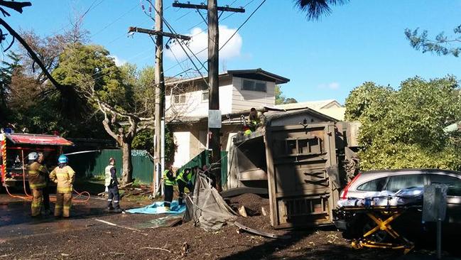 Heathmont: truck driver veers off road, stuck, power lines down | news ...