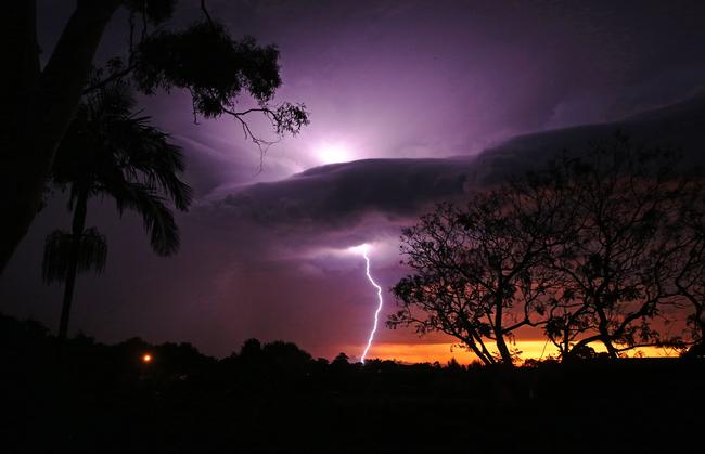 Sydney storms: Amazing lightning show as storms roll over city | Daily ...