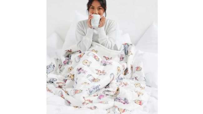 Winnie the Pooh Weighted Blanket. Image: The Oodie