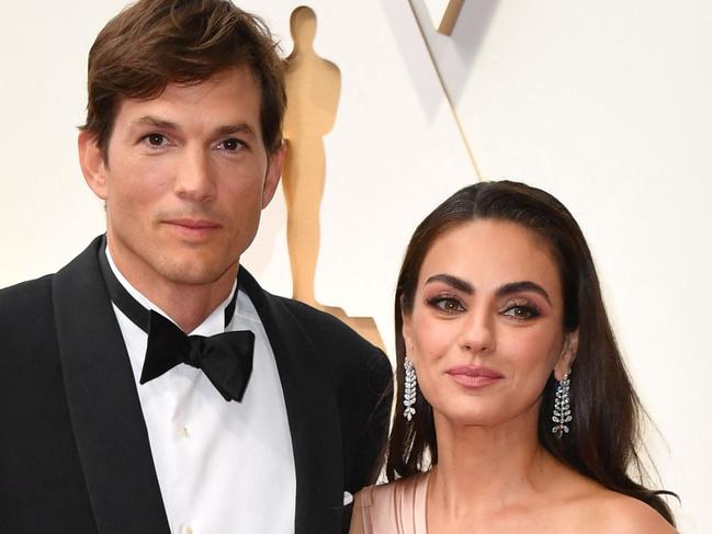 US actor Ashton Kutcher (L) and wife US actress Mila Kunis attend the 94th Oscars at the Dolby Theatre in Hollywood, California on March 27, 2022. (Photo by ANGELA  WEISS / AFP)