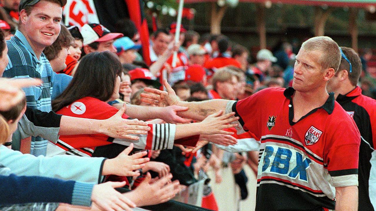 Gary Larson says goodbye to the fans after the Bears last NRL home game at North Sydney Oval. Picture: Virginia Young