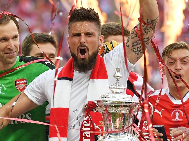 LONDON, ENGLAND - MAY 27:  Olivier Giroud of Arsenal celebrates with the trophy after The Emirates FA Cup Final between Arsenal and Chelsea at Wembley Stadium on May 27, 2017 in London, England.  (Photo by Laurence Griffiths/Getty Images)