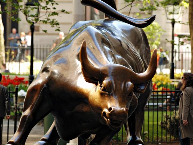 09/05/2005 PIRATE: Pedestrians walk past the bull statue on Wall Street in the financial district of New York. Pic: Daniel Acker/Bloomberg News. Statues. Wall St.