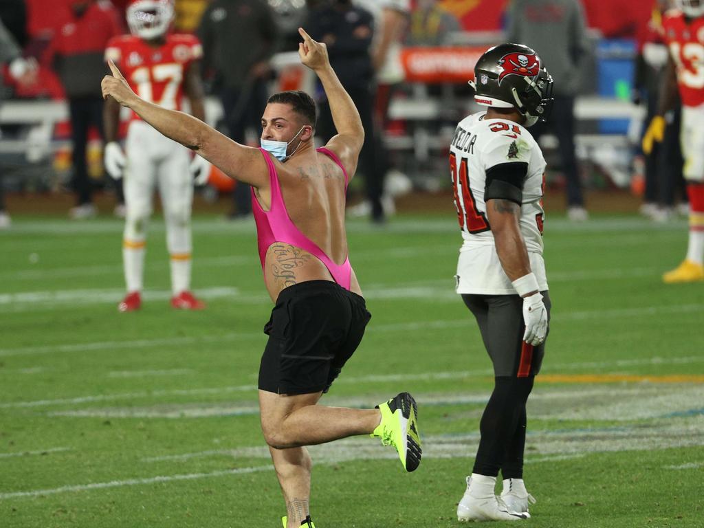 Super Bowl Streaker Collects Most of $375,000 Winnings at Bovada