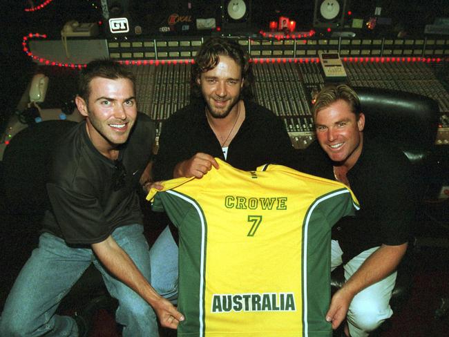 Actor Russell Crowe (centre) being presented with Australian cricket team shirt from Damien Martyn (l) and Shane Warne (r) in 2001.