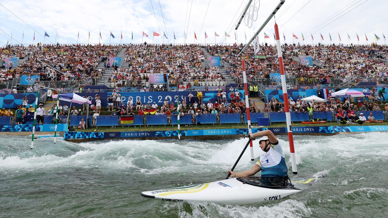 Jess Fox navigates her way through the course in the canoe single final at Vaires-Sur-Marne Nautical Stadium. Picture: Francois Nel/Getty Images