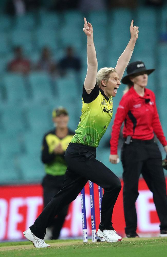 Warwick’s Delissa Kimmince during the ICC T20 Women's World Cup semi-final match between Australia and South Africa at the SCG. Picture. Phil Hillyard