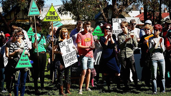 Residents rally in Fitzroy to protest over East West Link | Herald Sun