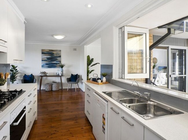 The main kitchen of 19 Merridong Rd, Elanora Heights.