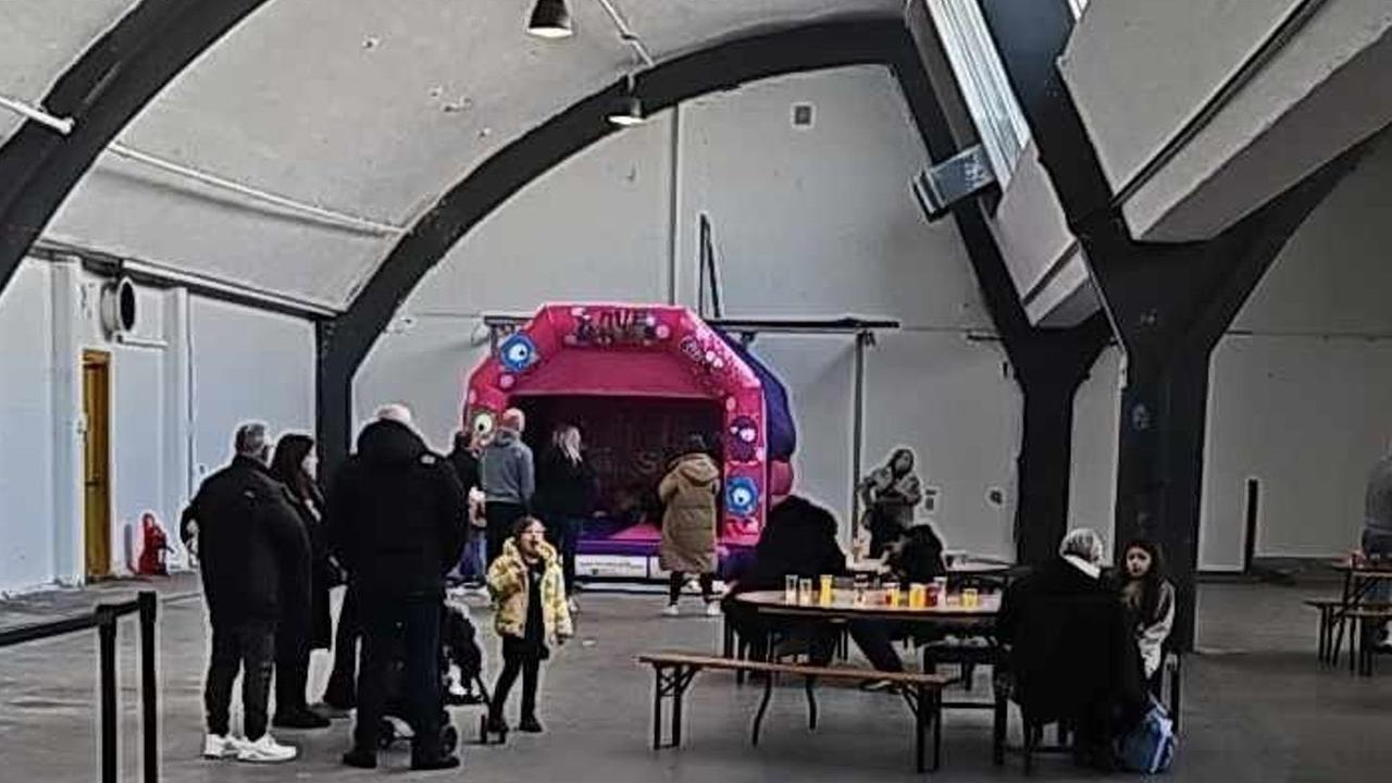 The warehouse featured a sad bouncy castle and lacklustre props. Picture: X@AlsikkanTV