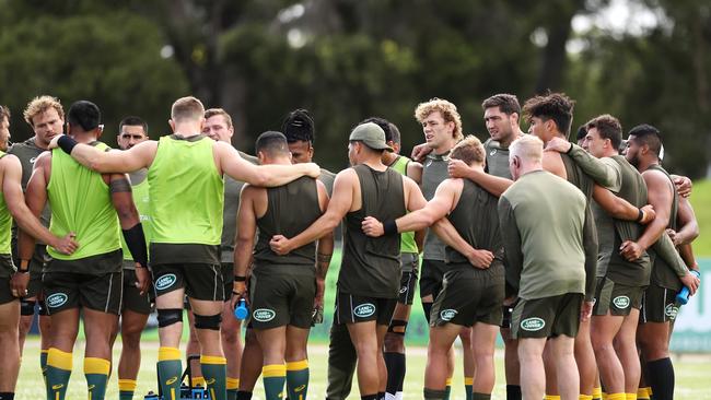 CESSNOCK, AUSTRALIA - NOVEMBER 06: The Wallabies team speak in a huddle during the Australian Wallabies captain's run at Baddeley Park on November 06, 2020 in Cessnock, Australia. (Photo by Mark Kolbe/Getty Images)