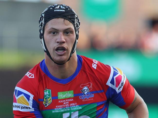 NEWCASTLE, AUSTRALIA - MARCH 09:  Kalyn Ponga of the Knights runs the ball during the round one NRL match between the Newcastle Knights and the Manly Sea Eagles at McDonald Jones Stadium on March 9, 2018 in Newcastle, Australia.  (Photo by Tony Feder/Getty Images)