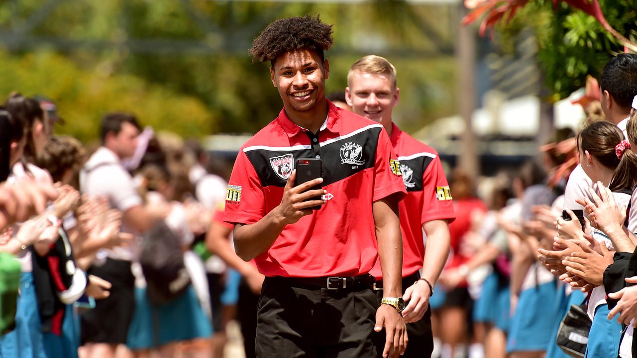 NRL Schoolboys Cup: More Than 2000 Students Form A Guard Of Honour For ...