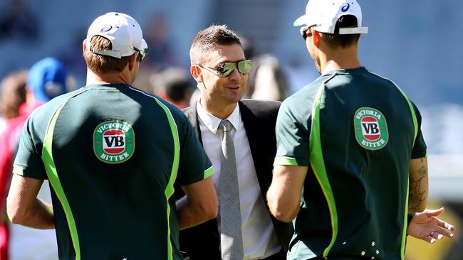 Boxing Day Test Australia v India at MCG, Day 1- Injured captain Michael Clarke has a chat with Ryan Harris and Mitchell JOhnson before the start of play. , Melbourne. 26th December 2014. Picture: Colleen Petch.