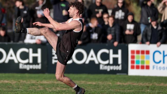 Nathan Cairns of Ringwood kicks a goal. Picture : George Salpigtidis