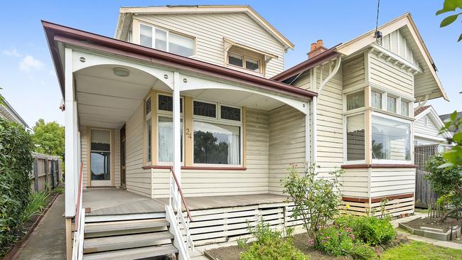 Buyers saw potential to build on the character of 24 Western Beach Rd, Geelong with a renovation.