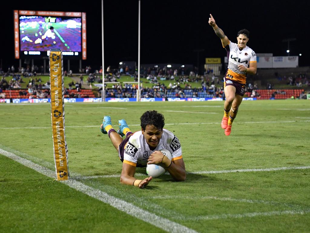 Selwyn Cobbo scores. Picture: NRL Imagery