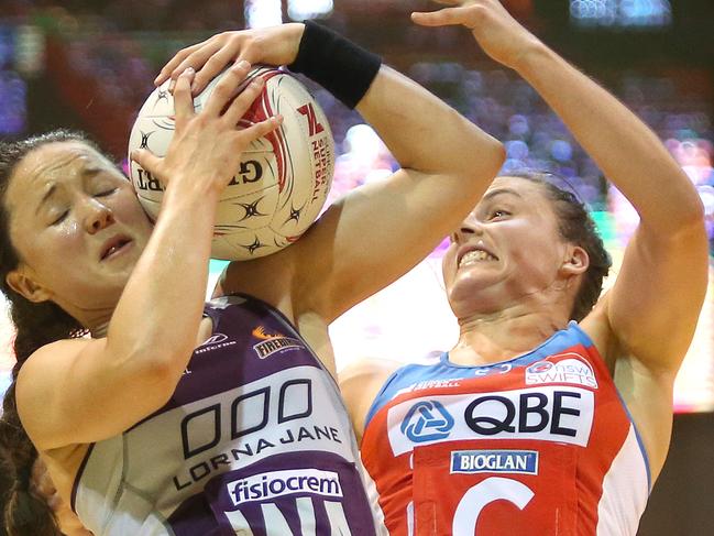 Qld Firebirds vs NSW Swifts at Brisbane Convention Centre. Caitlyn Nevins tussles with Paige Hadley. Pic Jono Searle.