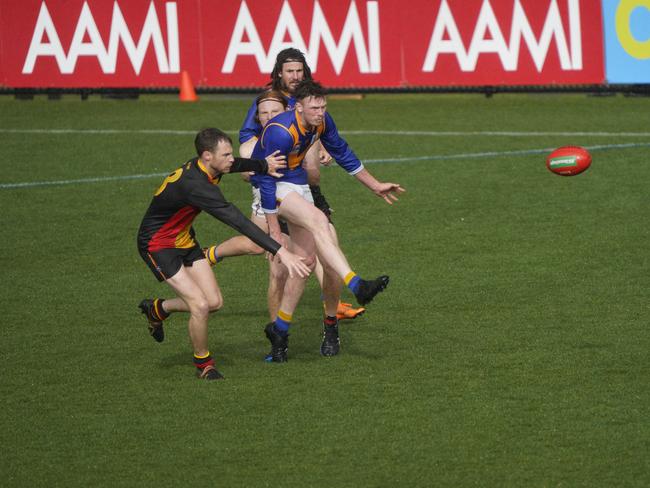 Nick Darbyshire kicks a goal for Cranbourne. Picture: Valeriu Campan