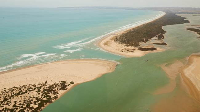 Federal public servants tasked with overseeing a $190 million Murray Darling Basin water buyback policy failed to maximise value for taxpayers money, a new report has found. Picture: Matt Loxton