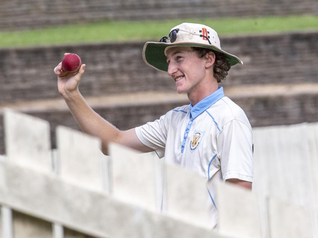 Wests bowler Chaz Cheatley walks off for tea break to the applause of his team mates. Toowoomba cricket A grade final Western Districts vs Metroplolitan-Easts. Saturday, March 25, 2023. Picture: Nev Madsen.