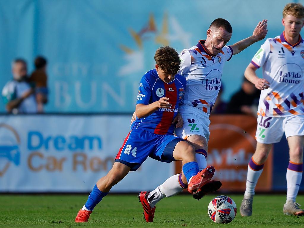 Alex Nunes of the Jets jostles for the ball. Picture: Getty