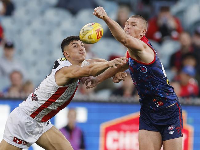 MELBOURNE , AUSTRALIA. May 26 , 2024.  Round 11. Melbourne vs St Kilda at the MCG.    Adam Tomlinson of the Demons spoils the ball away from Anthony Caminiti of the Saints    . Pic: Michael Klein