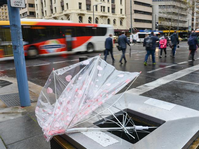 Adelaide Hills regions thrashed with rain