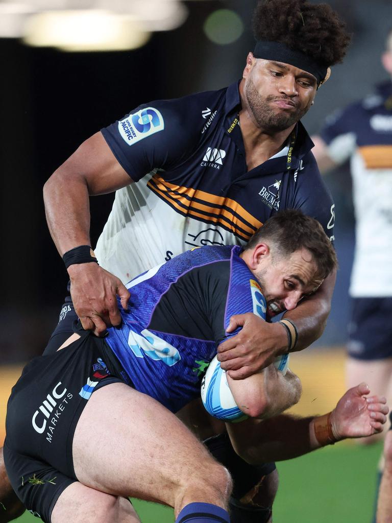 Rob Valetini tackles Harry Plummer. Picture: MICHAEL BRADLEY/AFP