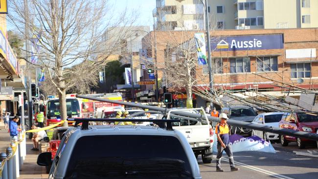 Scaffolding accident on Mann St in Gosford has seen eight cars and one ute crushed. Picture: Fiona Killman