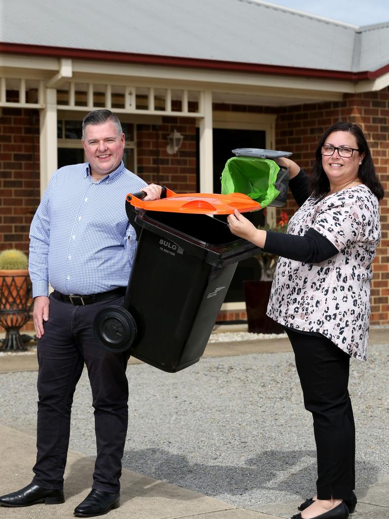 Geelong rubbish collection trial on new bin for food waste Geelong