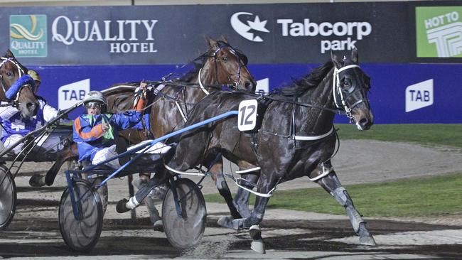 Nathan Weightman rides Kurahaupo Gambler to a win in 2015. Picture: Stuart McCormick