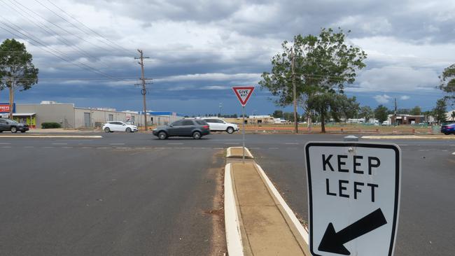 Transport for NSW has expressed concerns about cars potentially crossing four lanes of traffic from Brigalow Ave in Dubbo, to get to a new Carl's Jr site. Picture: Ryan Young