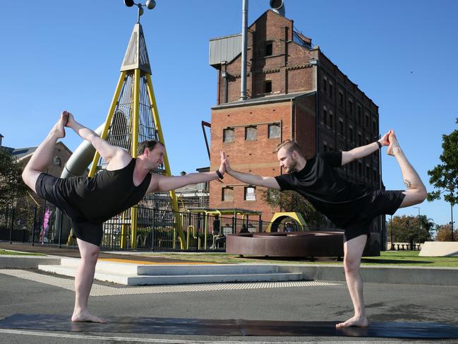 Yogis Jay Gardam & Alex Dakiniewicz (blonde) will be some of the many yoga teachers leading the first ever Port Adelaide Yoga Festival is on May 4 and 5, 2019.(AAP/Emma Brasier)