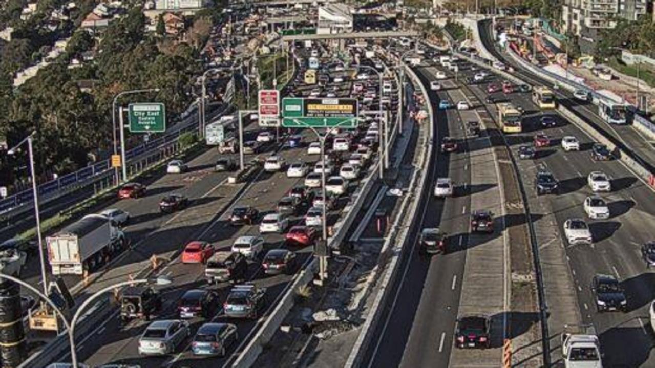 Delays ease after overheight truck closed Sydney Harbour Tunnel ...