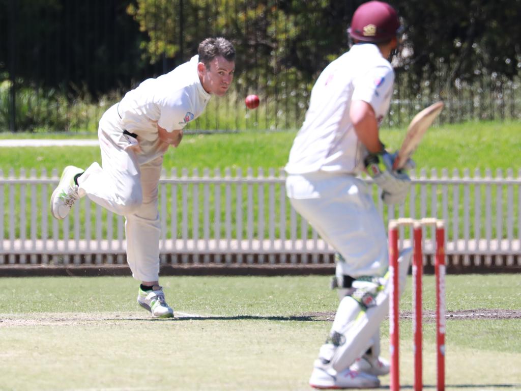 Bowler Adam Semple in the Randwick Petersham vs Gordon cricket match in Chatswood. Chatswood, Saturday, December 31st 2018. Randwick Petersham first grade plays Gordon on first day of two-day match. (AAP IMAGE/ Angelo Velardo)