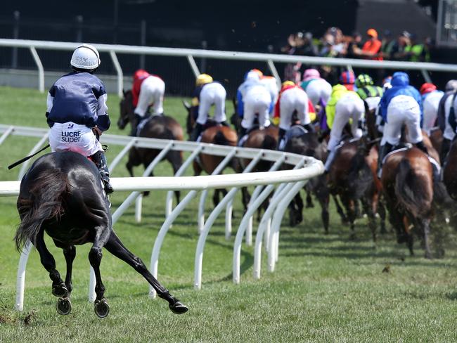 The Cliffsofmoher fell behind the field after fracturing his shoulder.