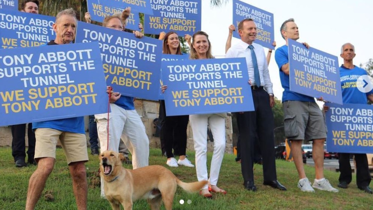 Tony Abbott campaigning with a VERY GOOD BOY. 