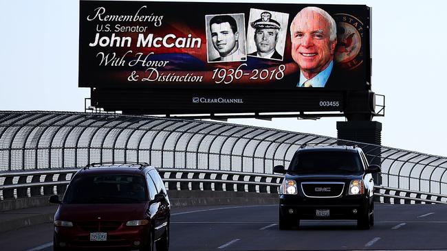 PHOENIX, AZ - AUGUST 27: Cars drive by a billboard with a message honoring U.S. Sen. John McCain (R-AZ) on August 27, 2018 in Phoenix, Arizona. The state of Arizona is mourning the death of U.S. Sen. John McCain who died on Saturday after battling an aggressive form of brain cancer.   Justin Sullivan/Getty Images/AFP == FOR NEWSPAPERS, INTERNET, TELCOS & TELEVISION USE ONLY ==