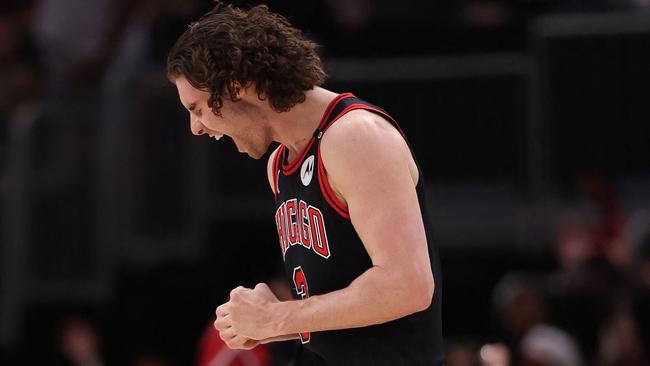 CHICAGO, ILLINOIS - FEBRUARY 26: Josh Giddey #3 of the Chicago Bulls celebrates against the LA Clippers during the second half at the United Center on February 26, 2025 in Chicago, Illinois. NOTE TO USER: User expressly acknowledges and agrees that, by downloading and or using this photograph, User is consenting to the terms and conditions of the Getty Images License Agreement.   Michael Reaves/Getty Images/AFP (Photo by Michael Reaves / GETTY IMAGES NORTH AMERICA / Getty Images via AFP)