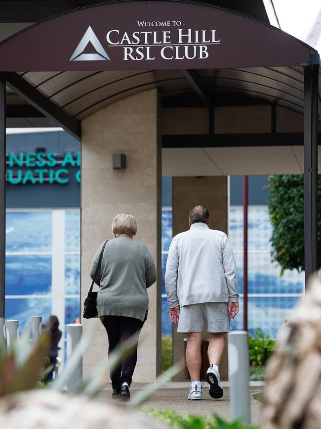 Members Helen and Floyd Peterson walking into the Castle Hill RSL. (AAP Image/Monique Harmer)