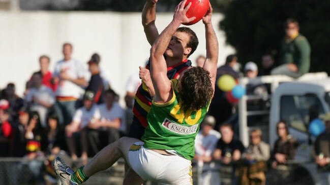 The opposing sides contest the ball in the tight decider. Picture: Supplied.